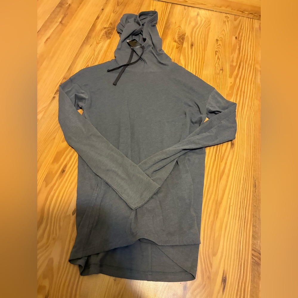 Women’s heatgear underarmor Lightweight Hooded Long-Sleeve Shirt - Gray SM NWT